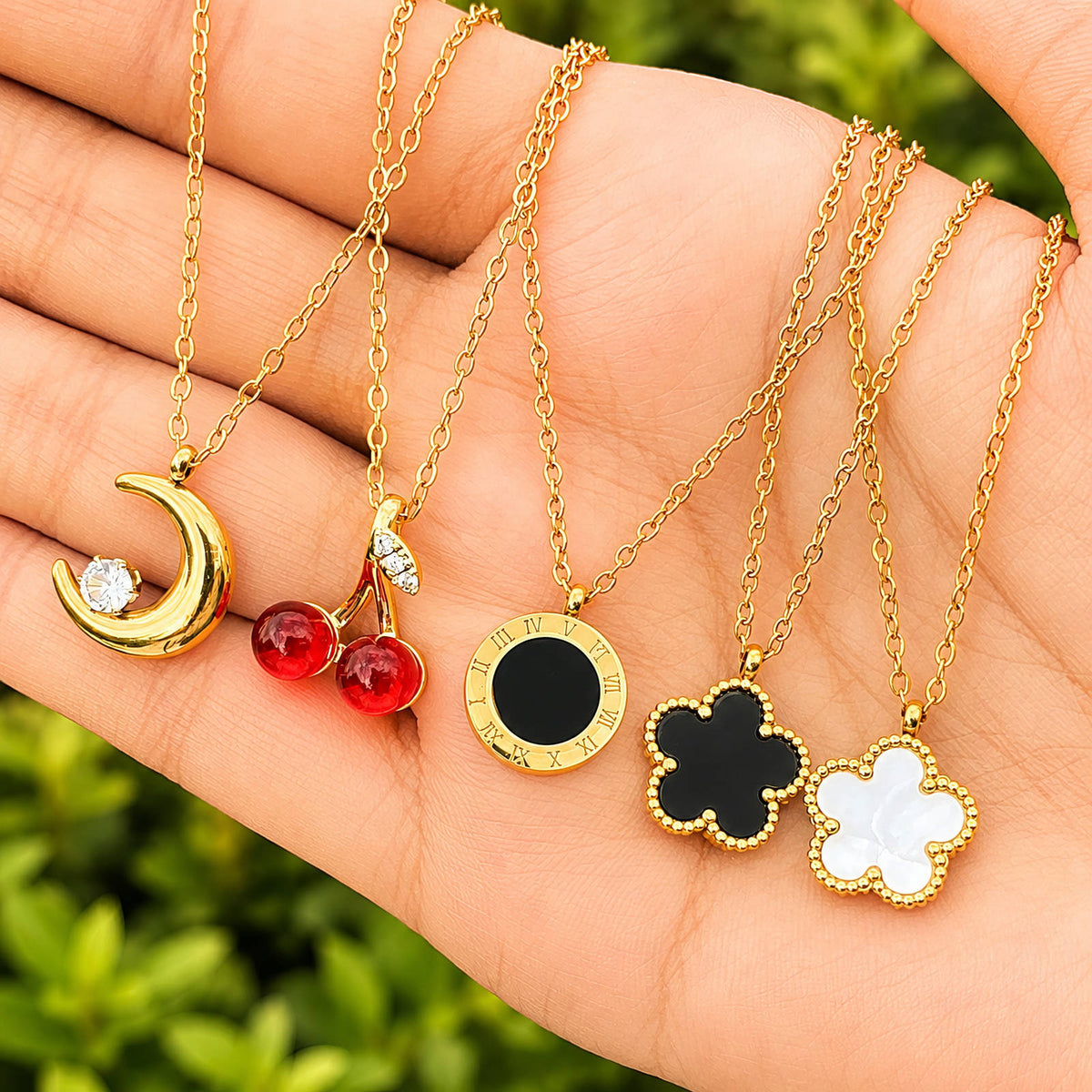 Gold Flower Pendant Necklace